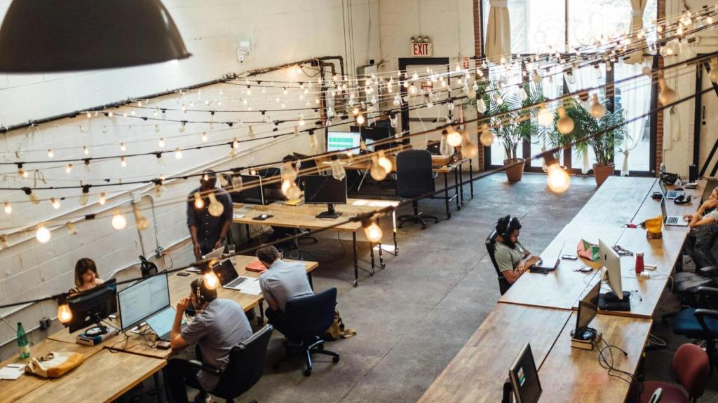 Espacio de coworking en una imagen de archivo