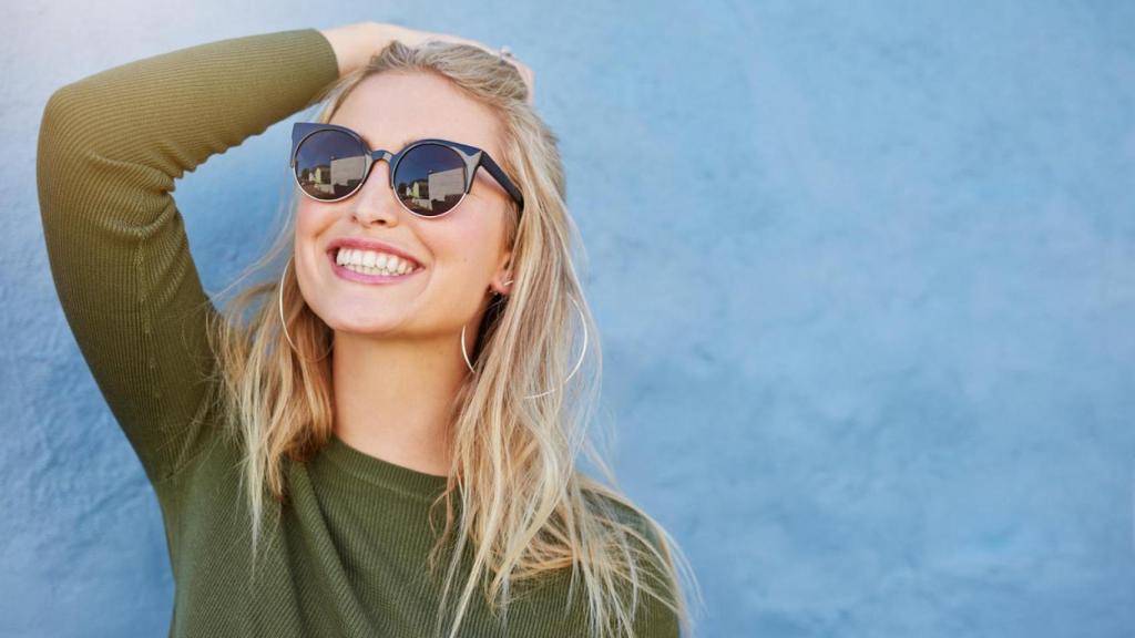 Mujer con gafas de sol