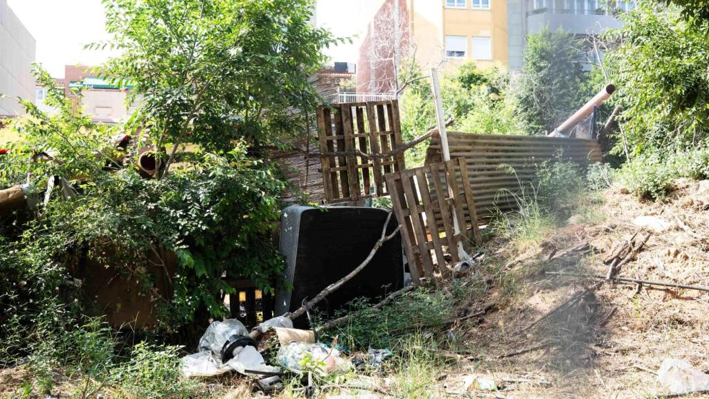 Campamento de sintecho en los descampados de las antiguas 'Casernes' de Sant Andreu