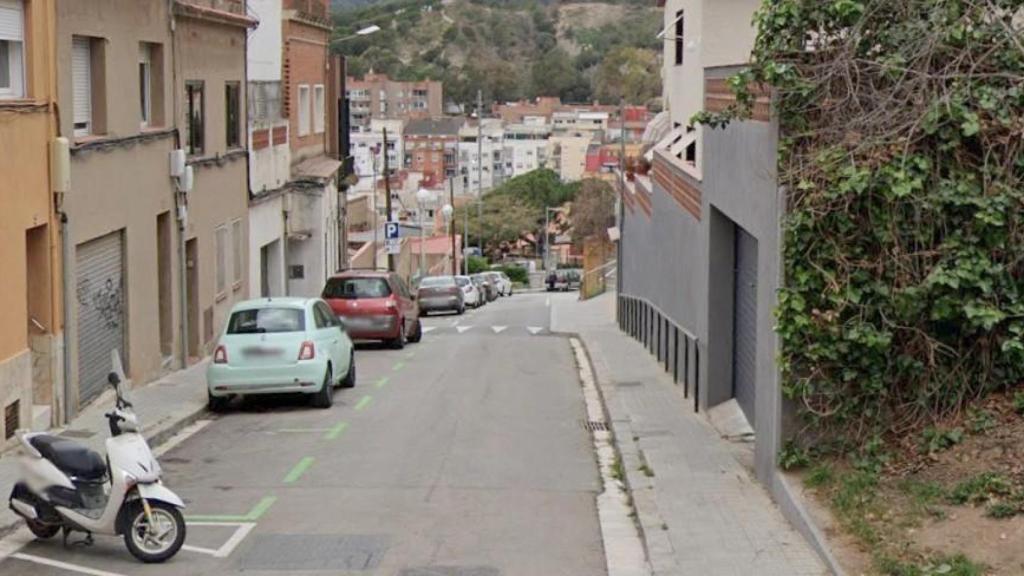 Turismos en la calle de Pere Llobet