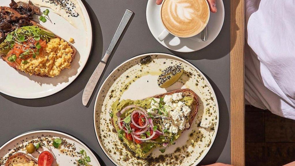 Un plato de comida en Gabby's brunch