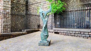 La plaza del centro de Barcelona que es un 