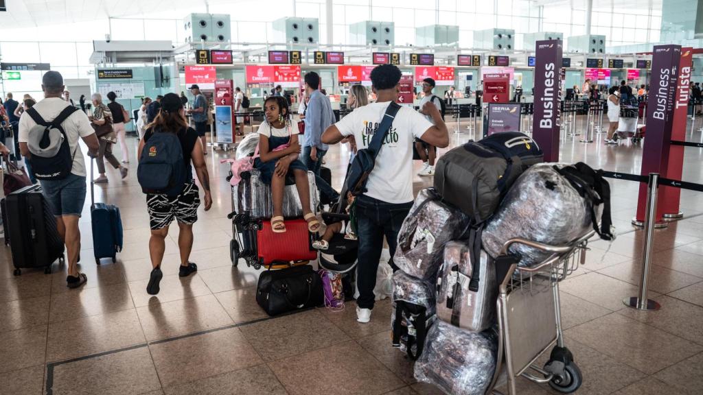 Pasajeros en el aeropuerto del Prat