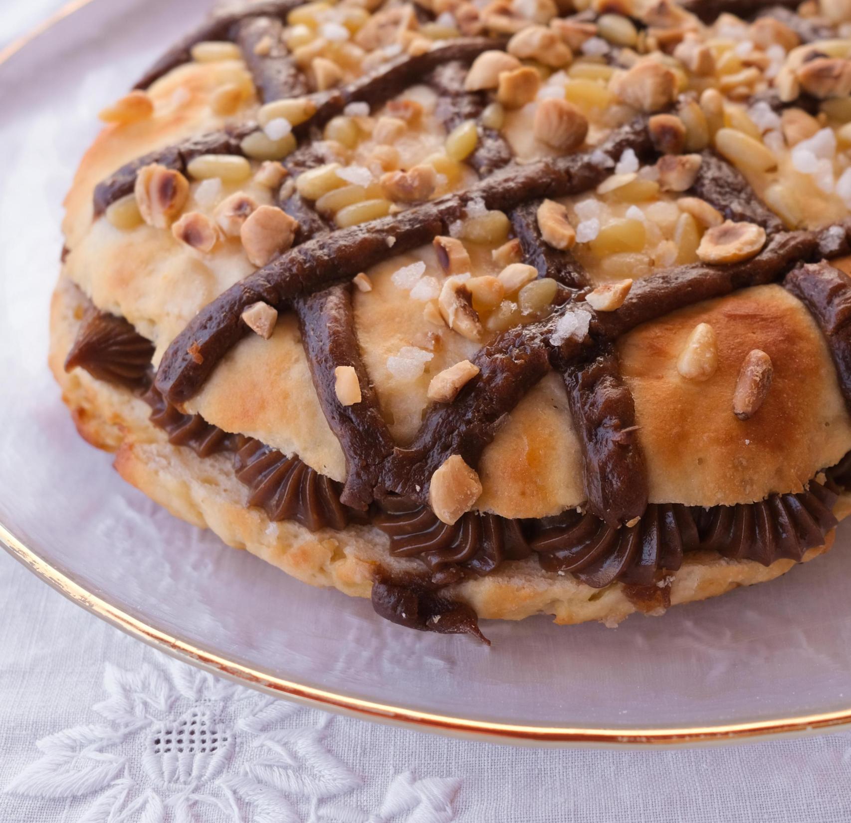 Coca de chocolate y avellanas de Chök – the chocolate kitchen