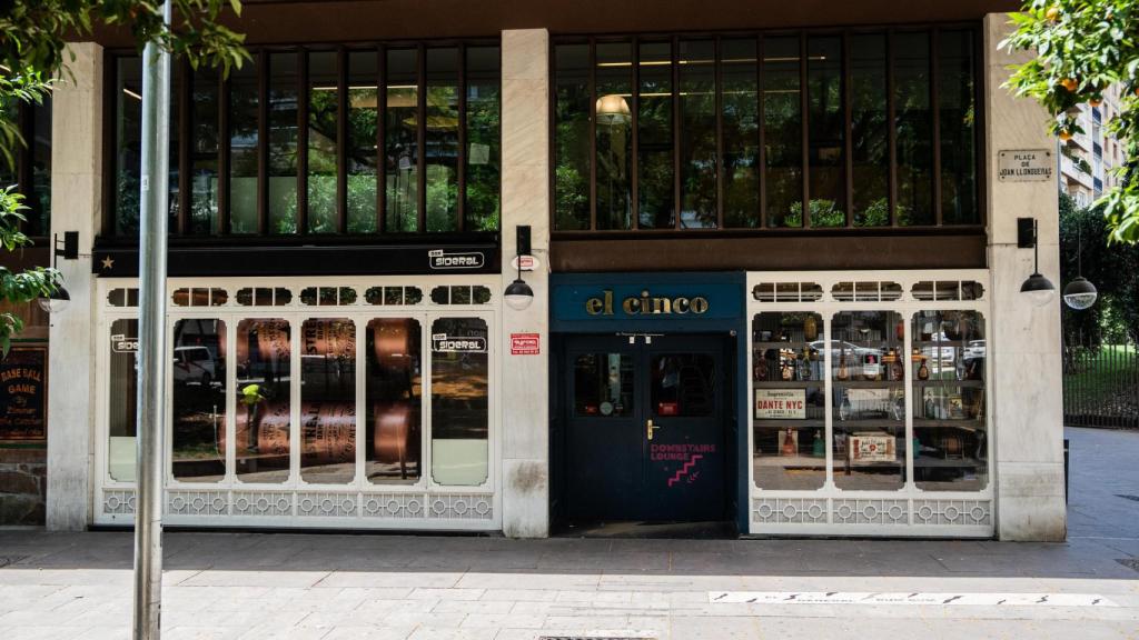 El Bar Sideral y El Cinco