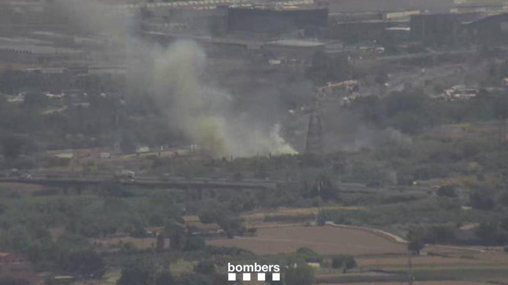 Incendio de vegetación junto al río Llobregat