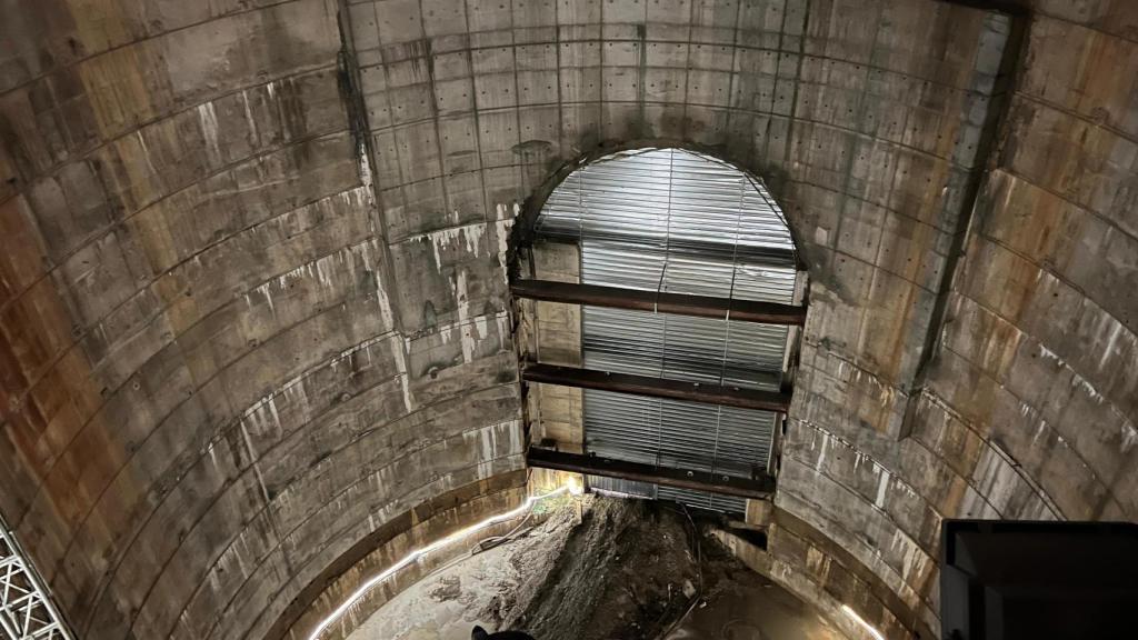 Interior del pozo de las obras de la L9 del metro de Barcelona