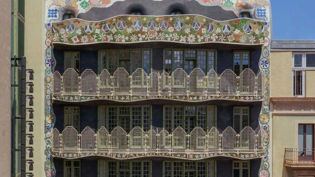 La nueva fachada restaurada de la Casa Batlló