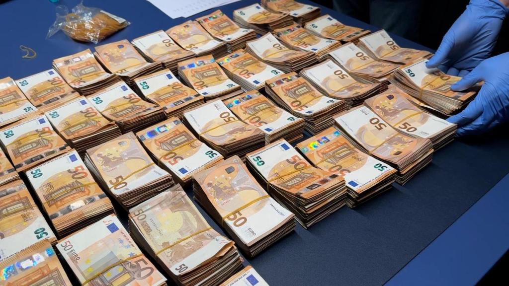 Dinero intervenido de la red criminal que estafó más 10 millones desde 'call centers' de Barcelona