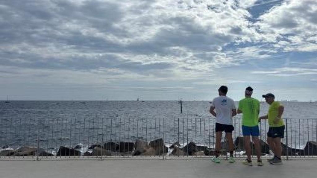 Vista del Mediterráneo desde el Moll de Mestral del Port Olímpic