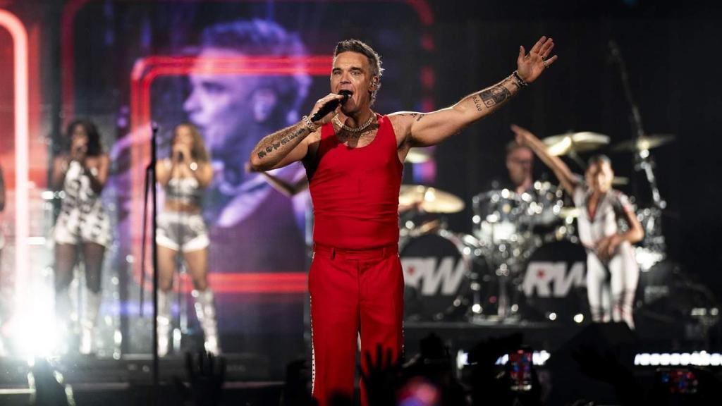 Robbie Williams en su concierto en Cornellà