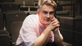 Roger Coma, actor: "Ser padre me ha permitido acceder a emociones que como hombres nos han sido arrebatadas"