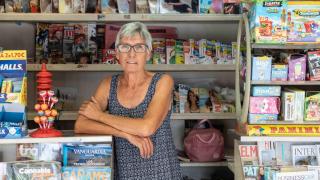 Maria Àngels, la última quiosquera de Sant Adrià de Besòs, ante su jubilación: "Otros no aguantaron porque esto no es fácil"