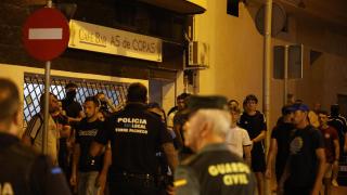 Agentes de Policía Local y Guardia Civil durante los altercados en Torre Pacheco