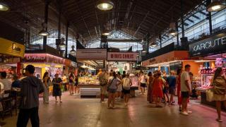 Los paradistas de La Boqueria, divididos: "No tiene sentido que nos obliguen a vender productos que no triunfan"