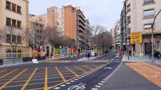 El carril bici de vía Augusta, bajo el punto de mira: ocupa el 21% de la calzada pero solo lo usa un 1,5% de ciclistas