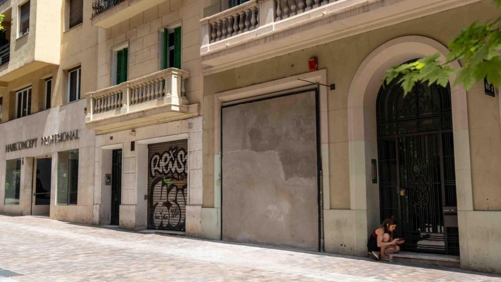 El OG Weed Club del pasaje Marimon tapiado tras el orden de cierre del Ayuntamiento