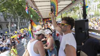 Barcelona se tiñe de arcoirís por el Pride: miles de personas se manifiestan y celebran el orgullo LGTBI+
