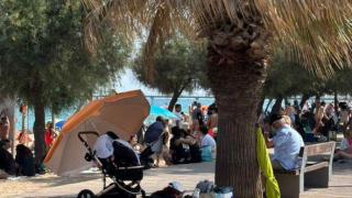Verano en conflicto: las playas de Badalona, al límite del “efecto Copacabana”