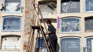 Denuncian el "abandono" de un icónico cementerio de Barcelona: "Es el más grande de Catalunya y no hay mantenimiento"
