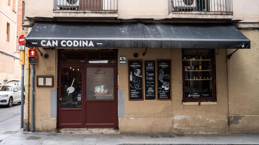 Fachada del bar Can Codina, ubicado en carrer del Torrent de l'Olla, 20