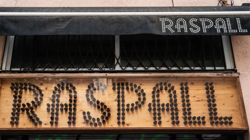 Fachada del bar Raspall, ubicado en la calle Samsó