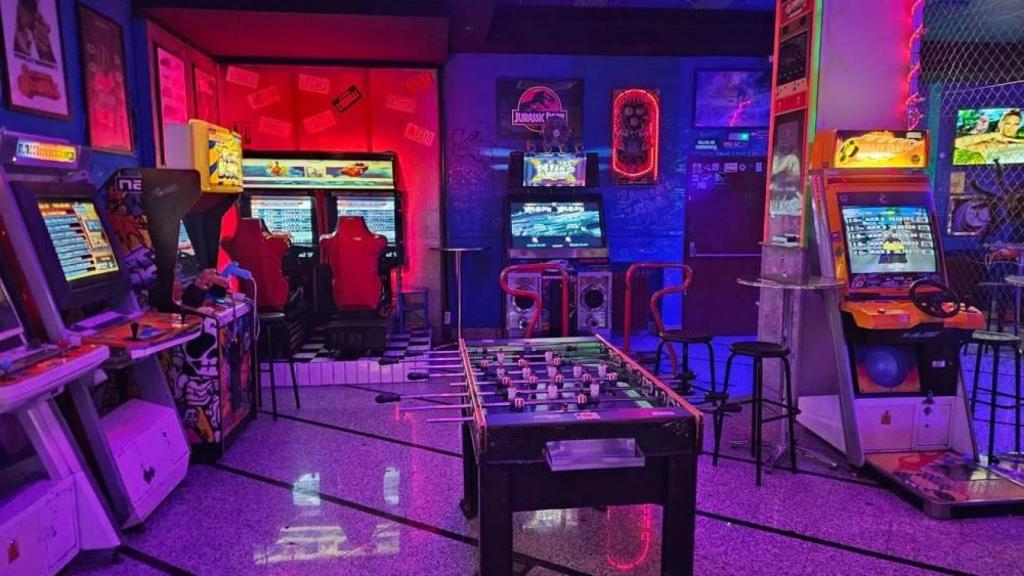 El bar de máquinas arcade de los 80 y 90 que ha abierto en Barcelona