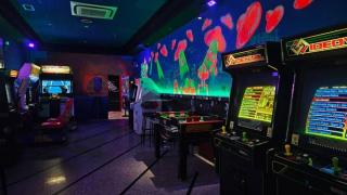 Las máquinas arcade del bar Next Level en Barcelona