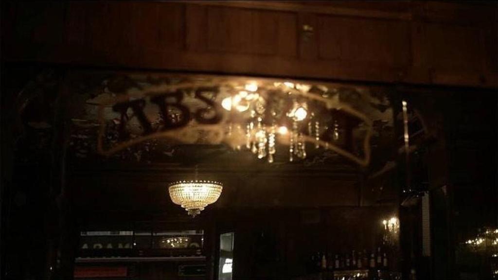 Interior del bar Marsella del Raval