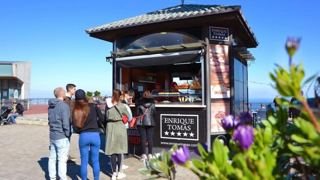 Punto de restauración de Enrique Tomás en el mirador de El Tibidabo
