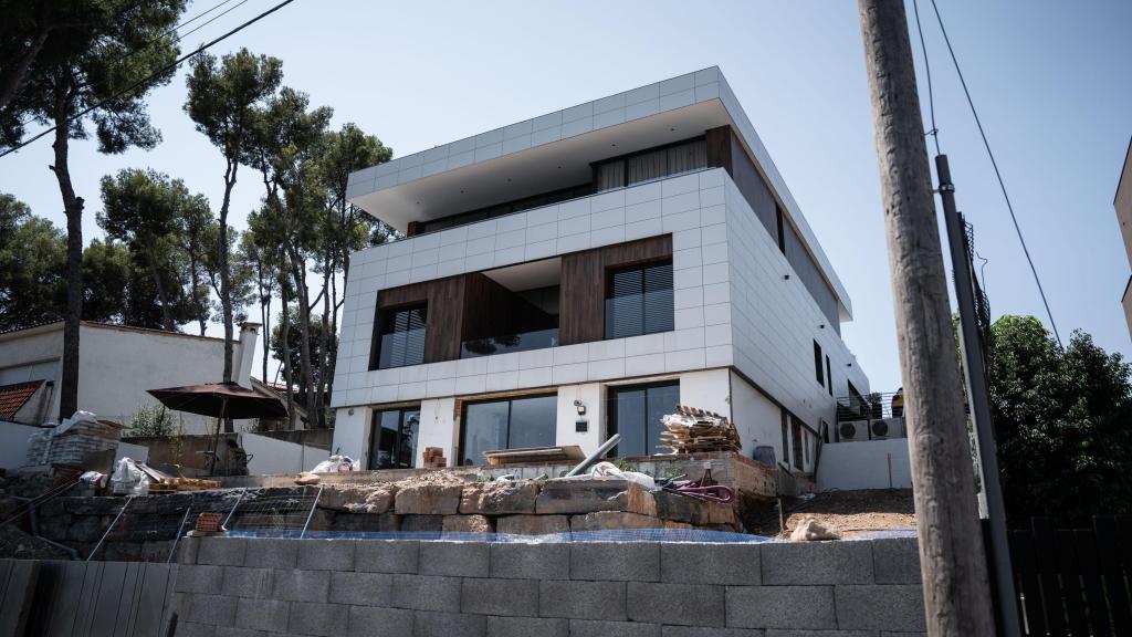 Chalet en obras en el barrio de Bellamar, en Castelldefels