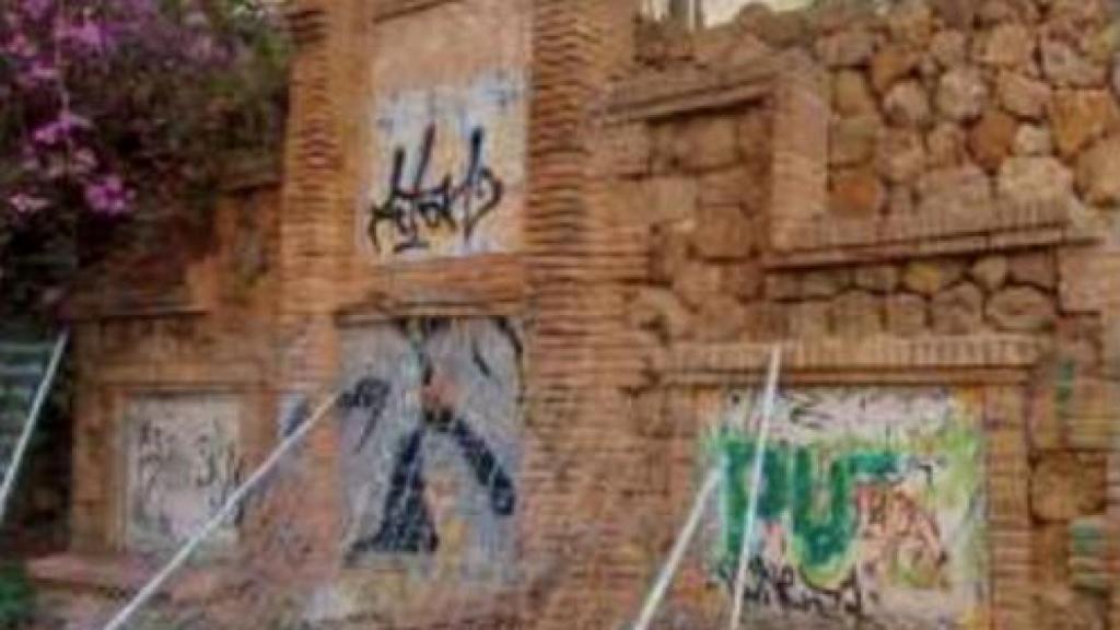 Estado actual del muro que rodea los jardines