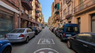 Barcelona transforma una céntrica calle de Sants: casi un centenar de aparcamientos eliminados