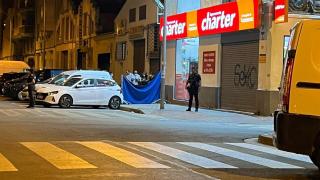 Hallan un cadáver dentro de una furgoneta aparcada en Badalona: los Mossos investigan el caso
