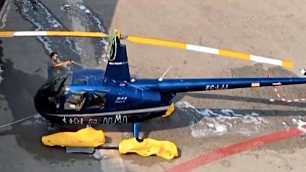 Helicóptero que ha aterrizado de emergencia en la Barceloneta