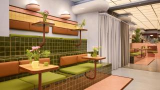 Interior de la cafetería-heladería Amiko de Barcelona